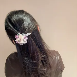 Elegant crystal flower hair clip for women, sparkling rhinestone side hair accessory.
