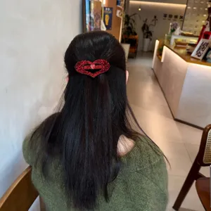 Pince à cheveux cœur en strass étincelant pour femmes, élégante barrette demi-queue.