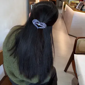 Pince à cheveux cœur en strass chic pour femmes, barrette à ressort brillante pour coiffure.