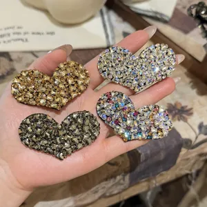 Ensemble de pinces à cheveux cœur en strass exquis, pinces latérales en cristal brillant.