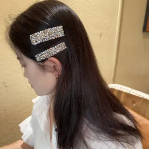 Détail de pinces à cheveux strass scintillantes, élégantes épingles cristaux femmes