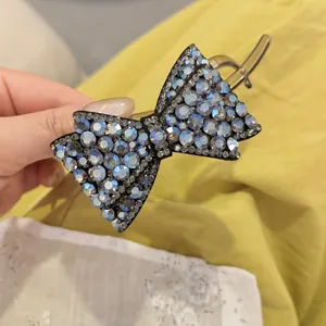 Détail pince à cheveux nœud strass, accessoire cheveux cristal scintillant pour coiffure élégante