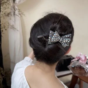 Superbe pince à cheveux nœud strass détail, élégante épingle chignon cristal femme.