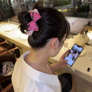 Fermaglio per capelli con fiocco di strass rosa in raso supporto coda di cavallo