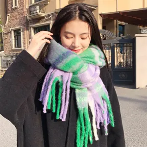 Flauschiger Mohair Winterschal für Damen, grün lila Karo Fransen Schal, warmer Kuschelschal.