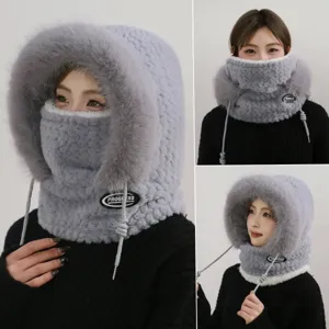 Winter warme Pluesch Kapuze Schal Detail dicke Fleece Futter winddichtes Gesichtsdesign.