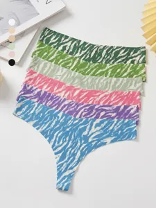 Dettaglio di perizoma senza cuciture con vivace stampa zebrata in molti colori assortiti.