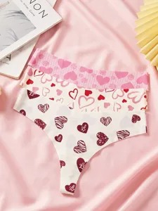 Detailansicht sexy Damen nahtlose Low-Waist Tanga Unterwäsche mit süßem Herz und Zebra-Print.