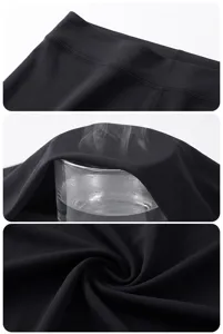 Detalle de tela de leggings sin costuras de seda de hielo de cintura alta negra.