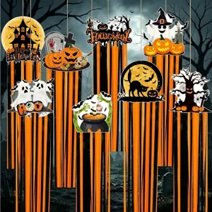 Décorations suspendues de fête d'Halloween avec des rideaux à franges orange et noirs.