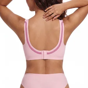 Seamless sports bra and panties set for women, breathable fitness athletic underwear pink.