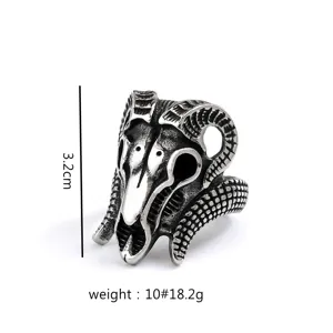 Vintage roestvrijstalen geiten schedel ring voor heren in stoere punk gothic stijl.