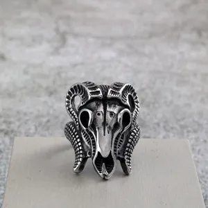Vintage punk roestvrij staal ram schedel ring voor heren gotische biker statement sieraden.
