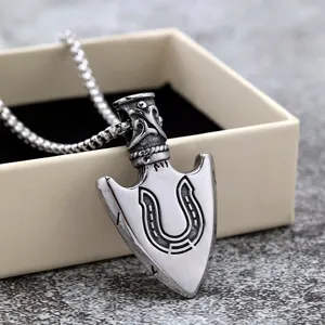 Stainless steel retro arrowhead pendant detail shot, exquisite horseshoe engraving and polished finish.