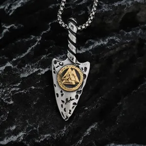Vintage Wikinger Edelstahl Kette fuer Herren mit Valknut Symbol und nordischen Runen Details.