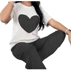 Dames geribbelde korte mouw top en broek tweedelig set met zwart hart print main