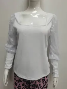 Top a costine con scollo quadrato e maniche lunghe in tulle a pois, moda casual.
