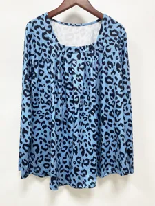 T-shirt manches longues à imprimé léopard bleu et col carré, haut décontracté et élégant.