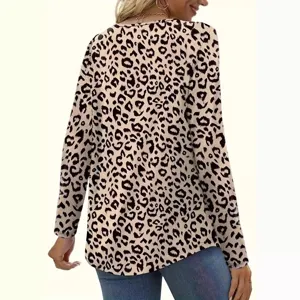 T-shirt femme manches longues à imprimé léopard tendance, vue arrière de présentation.