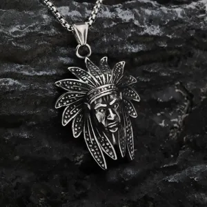 Collier pendentif tête de chef indien en acier inoxydable rétro, bijou détaillé pour homme.