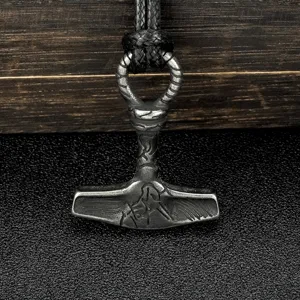 Colgante de martillo de Thor vikingo vintage de acero inoxidable vista detallada