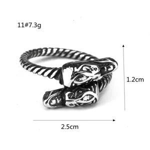 Gros plan de la bague dragon style punk rétro en acier inoxydable avec dimensions et poids.