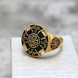 Close-up detail of retro stainless steel Celtic knot ring with bold black enamel finish.