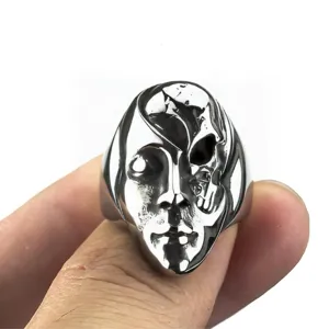 Anello viso punk in acciaio inossidabile da uomo, dettaglio anello teschio gotico vintage.