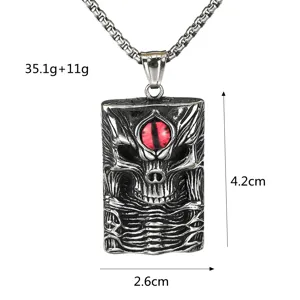 Collar con colgante de calavera gótica de acero inoxidable con ojo rojo vintage.