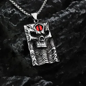 Collar con colgante de calavera de acero inoxidable vintage para hombre con piedra roja.