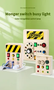 Tablero sensorial de madera con interruptores de luz y botones para juguetes educativos.