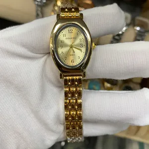 Elegante goldene Damen Armbanduhr ovales Zifferblatt Vintage Stil Metall Armband Detail