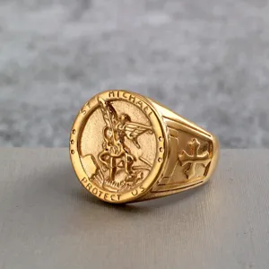 Anillo de sello vintage de acero inoxidable arcángel San Miguel joyeria hombre oro