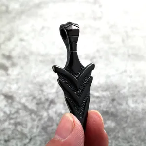 Retro stainless steel double-sided arrowhead pendant necklace for men and women chic