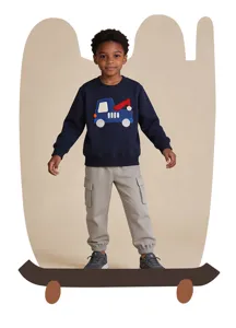 Grijze cargo joggingbroek voor jongens, stijlvolle boorden en handige zakken, herfstmode.