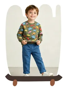 Detalles de sudadera para niños con estampado de autos coloridos y pantalones casuales.