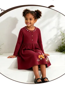 Robe bordeaux à manches longues pour petite fille avec broderie mignonne et patch camion
