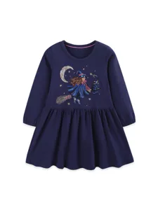 Robe manches longues en coton tricoté pour petite fille avec broderie sorcière d'automne.
