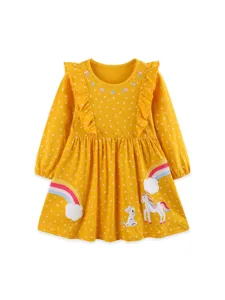 Süßes Kleinkind Mädchen Langarm gelbes Kleid mit Einhorn Regenbogen Stickerei Volants.