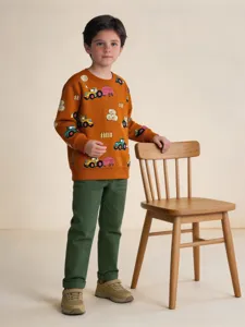 Felpa da ragazzo con stampa trattore e pantaloni verdi, set casual a maniche lunghe.