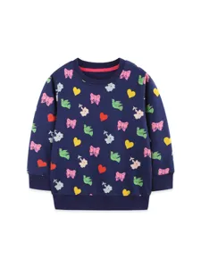 Joli sweat-shirt à manches longues pour fille avec imprimé ludique nœuds et cœurs pour l'automne.