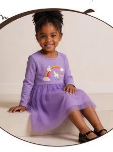 Vestito a maniche lunghe in tulle per bambine con stampa unicorno e arcobaleno.