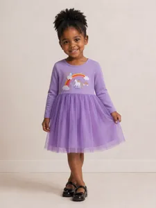 Abito in tulle viola a maniche lunghe per ragazze con simpatico motivo unicorno arcobaleno.
