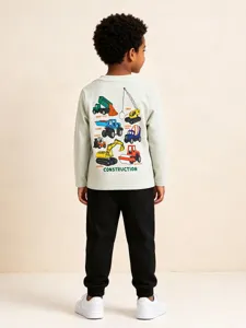 Jungen Langarm Shirt mit Baustellen-Print, bequeme Kinder Freizeitkleidung für den Herbst.