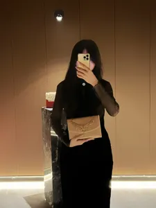 Luxus Abendtasche Clutch mit exquisiten goldenen Flügeln für Damen elegante Party.