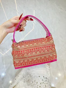 Bohemische bestickte Abendtasche im ethnischen Stil mit goldenen Pailletten und Griff