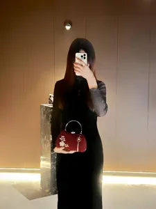 Borsa da sera vintage stile cinese con nappa elegante e dettagli in strass floreali per banchetti.