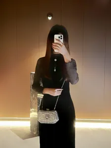 Exquisite crystal rhinestone evening clutch bag with metal chain for wedding party.