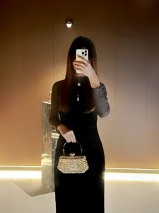 Elegant rhinestone evening clutch bag for women, exquisite diamond bridal shoulder dress handbag.