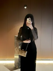 Komsi bradini tsanta me strass kai chrysisi alyside gia gynaikeio party gamou.